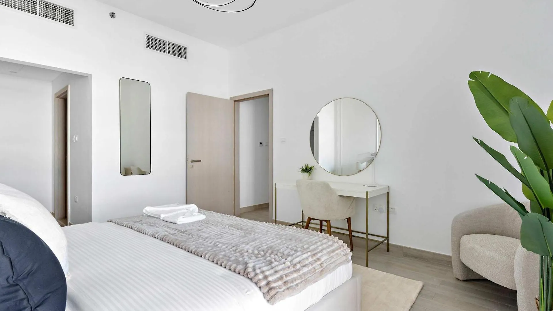 Silkhaus Modern 2Bdr With Canal View On Yas Island Abu Dhabi