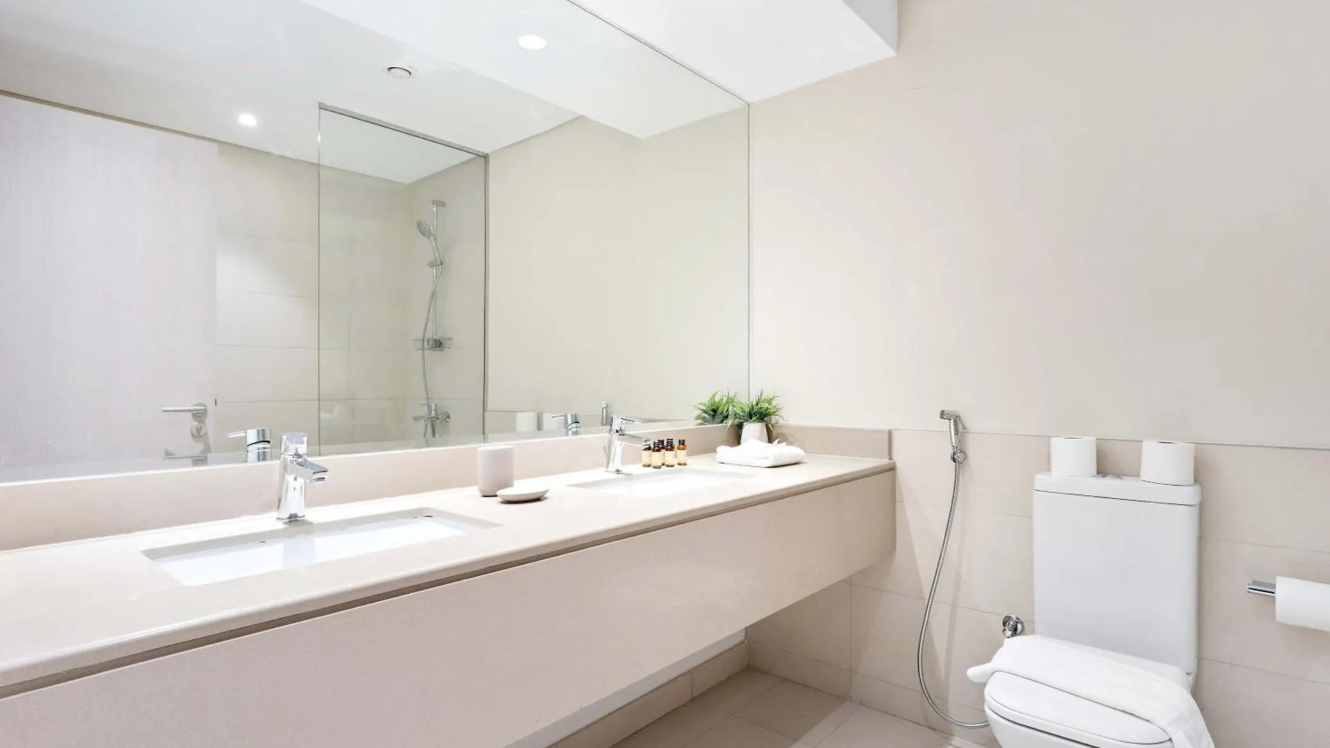 Silkhaus Modern 2Bdr With Canal View On Yas Island Abu Dhabi